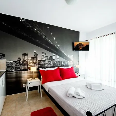 Astoria Studio Vi, Center